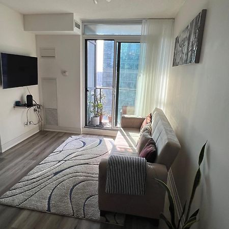 Prestigious 2-Bdrm Condo - Across From Scotiabank Arena Toronto Eksteriør billede