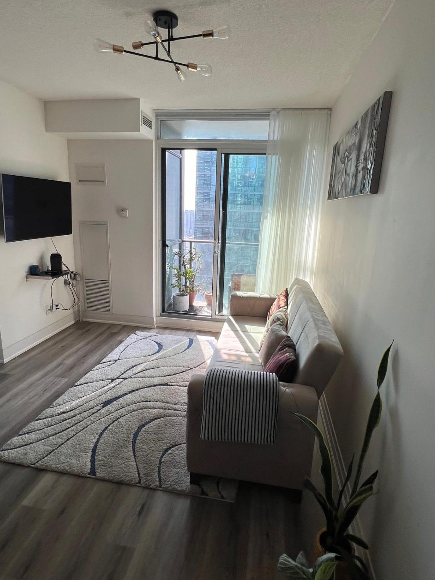 Prestigious 2-Bdrm Condo - Across From Scotiabank Arena Toronto Eksteriør billede
