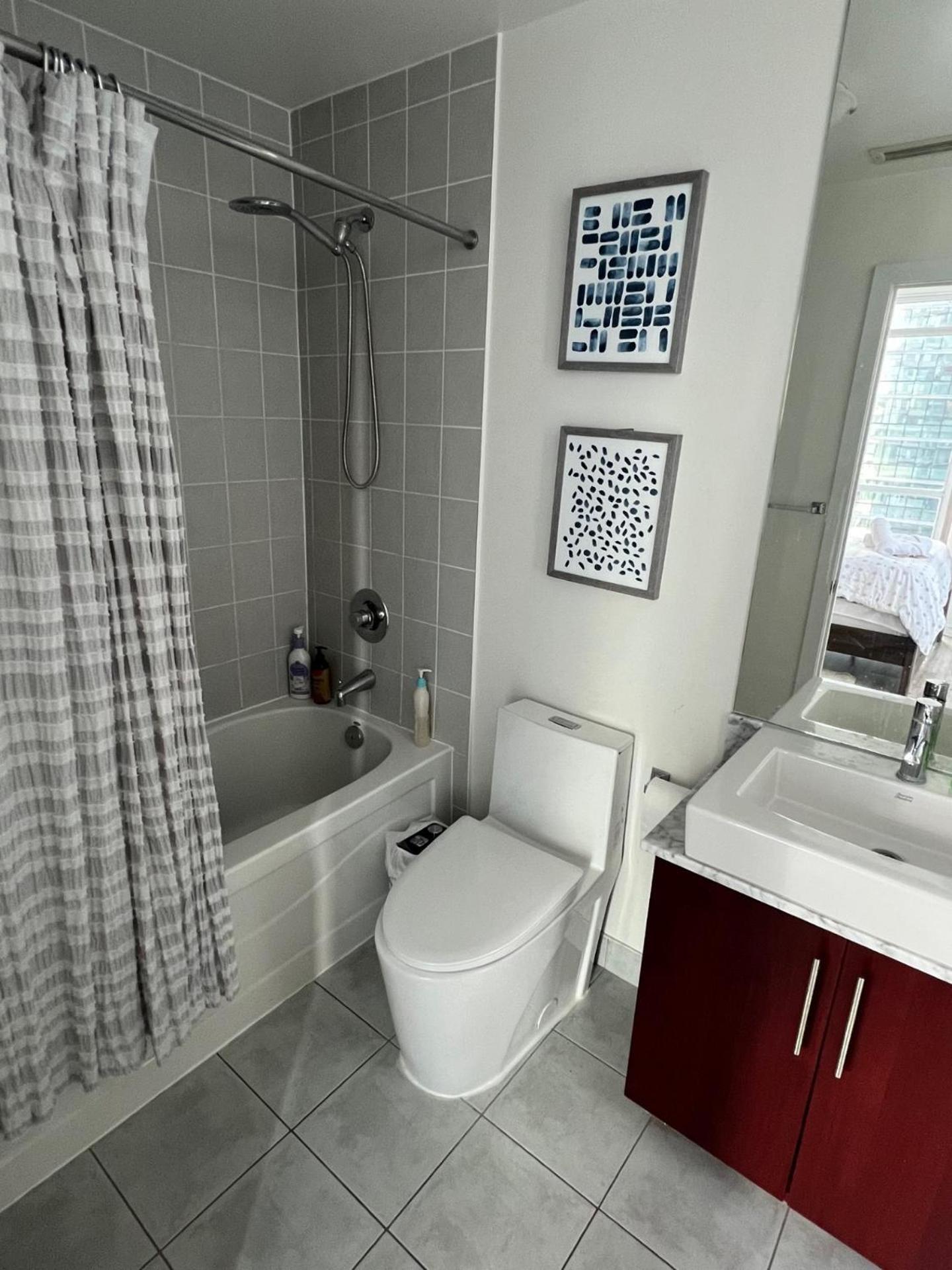 Prestigious 2-Bdrm Condo - Across From Scotiabank Arena Toronto Eksteriør billede